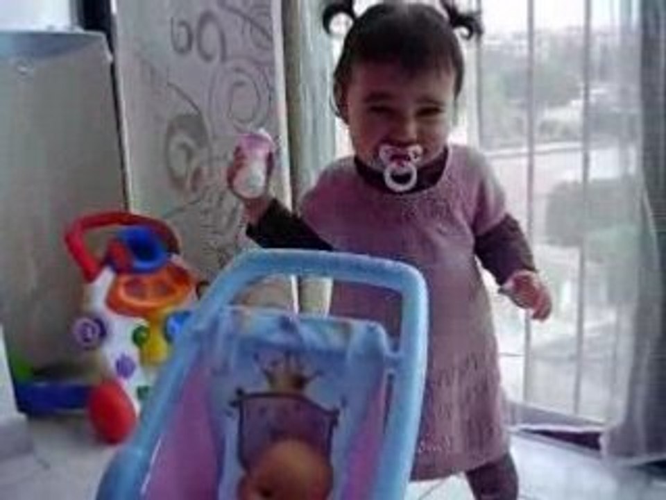 Angelina joue 13m