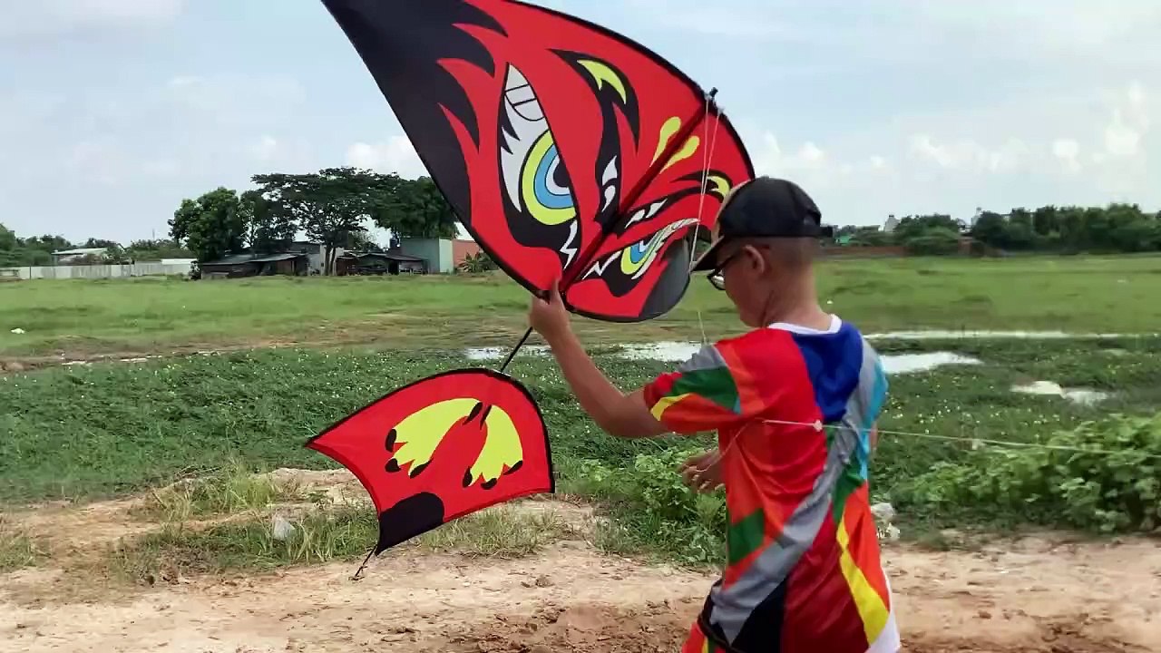 Học trò thầy Thích Minh Tuệ chạy bộ thả diều sáo đoán gió và cái kết