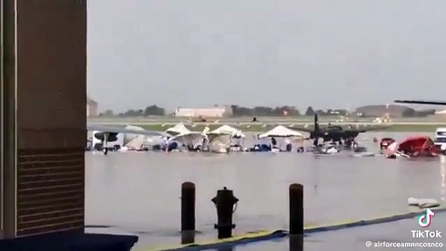 Al menos 115 personas fueron atendidas por heridas leves y otras 17 fueron trasladadas al hospital por heridas más graves, tras una fuerte tormenta