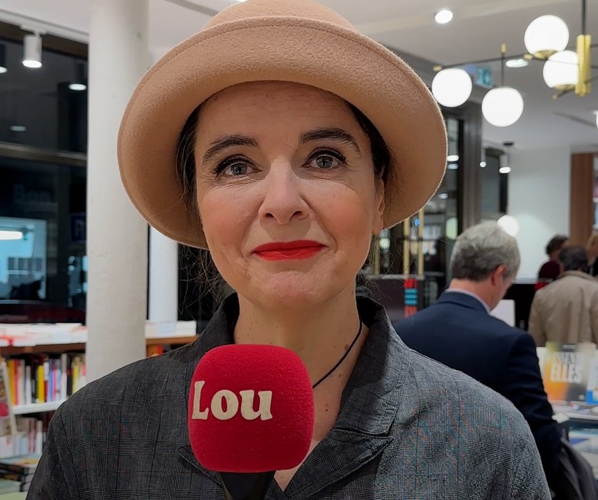 Amélie Nothomb parle à son père défunt