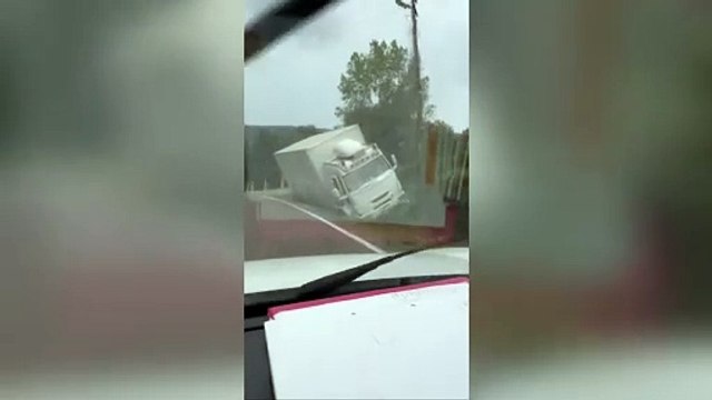 AYNI YERDE AYNI AN DA İKİ KAZA!