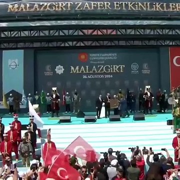 Sosyal medyanın gündeminde: Bahçeli Erdoğan’ın elini mi öpecekti?