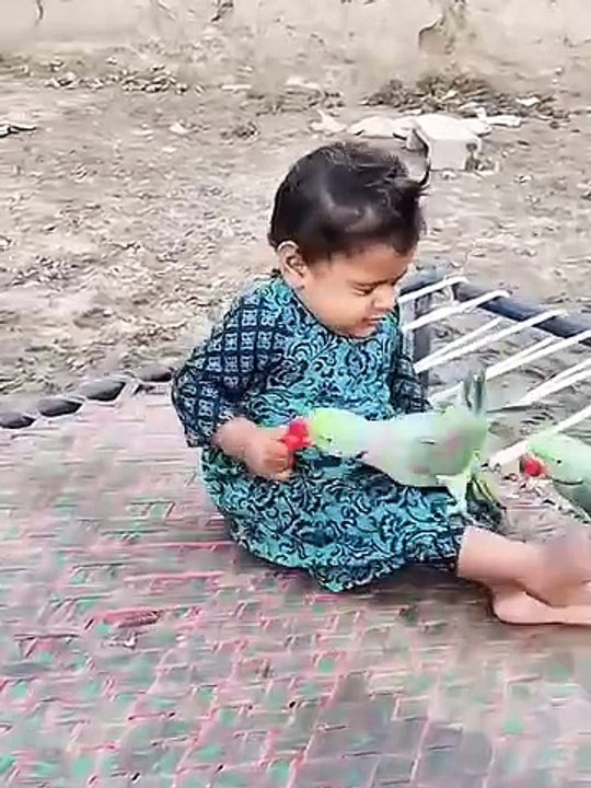 "أطرف لحظات الأطفال - مقاطع مضحكة ستجعل يومك أفضل!"
