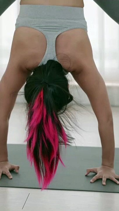 some running title ideas for a Vinyasa Yoga video:  "Flow with Grace: Vinyasa Yoga for Beginners" "Energize and Align: Vinyasa Yoga Sequence" "Morning Flow: Start Your Day with Vinyasa Yoga" "Mindful Movement: Intermediate Vinyasa Yoga