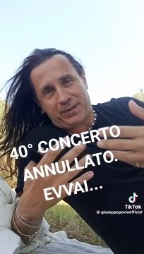 Cancellato il concerto di Povia, lui sbotta sui social
