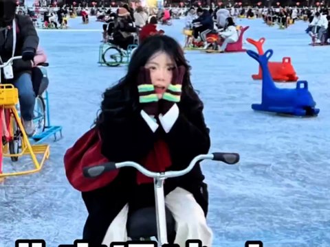 Exploring Beijing: Zoos, Ice Skating, and Local Eats! | Autumn Vlog Description: Join me as I spend a fun-filled day in Beijing! From visiting the zoo and watching pandas to trying local delicacies and ice skating at Chicheng Ice