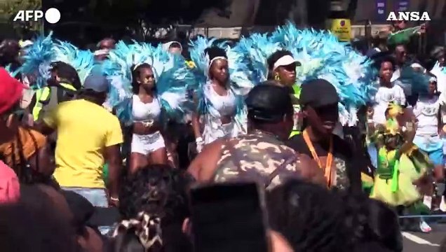 Londra, musica e colori al Carnevale di Notting Hill ma anche violenze