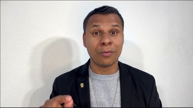 Preso em flagrante: Homem tenta subornar policiais após ser pego com 400 quilos de fios de cobre