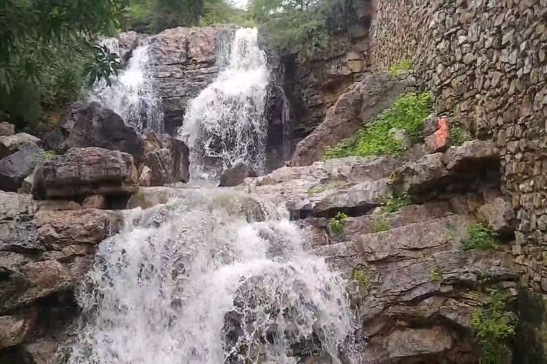 Monsoon Rain : जयपुर में रात को बिजली गड़गड़ाई,...