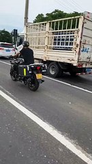 The rear wheel support design of this motorcycle is so cool