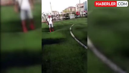 Şiddetli yağış halı sahayı kabarttı