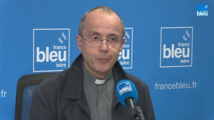 Abbé Pierre : l'évêque de Grenoble confirme avoir reçu dès 2005 une lettre dénonçant "des gestes déplacés"