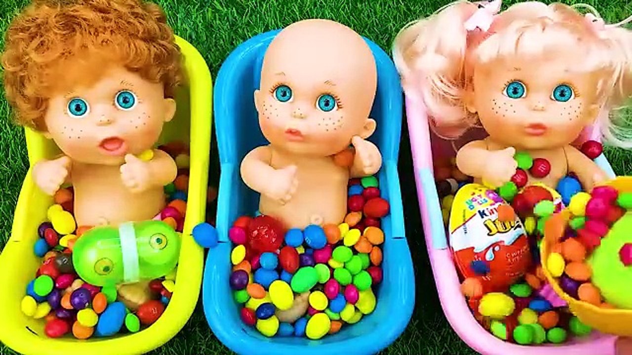 Satisfying_Video_l_Mixing_Candy_in_3_Rainbow_BathTubs___Magic_Skittles___Slime_Cutting_ASMR(360p)