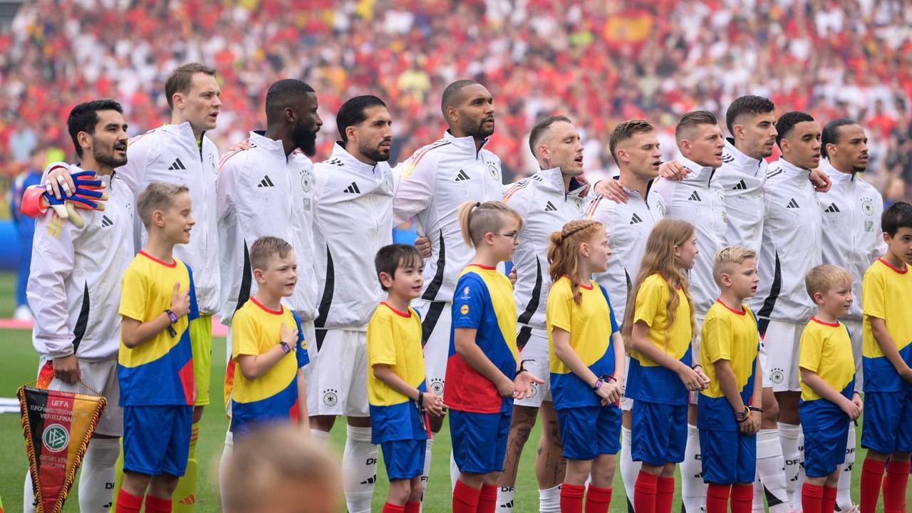 Mertesacker adelt Neuer und bringt überraschenden DFB-Kapitän ins Spiel