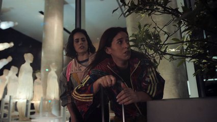 (Un)lucky Sisters - Official Clip (as Trailer) | Netflix