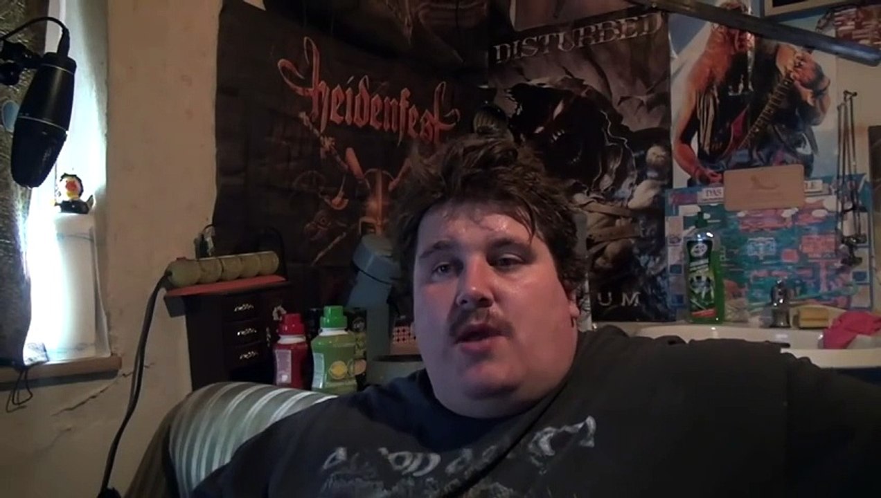 Hater überfallen mich am banhof und übergsen mich mit cola Ankündigung (Zusammenfassung)