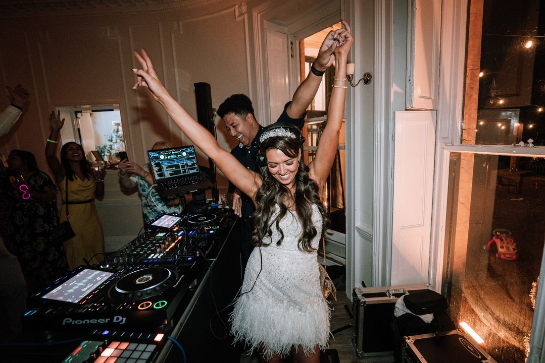 'I found out fiancé cheated and went ahead with £35k wedding without groom'