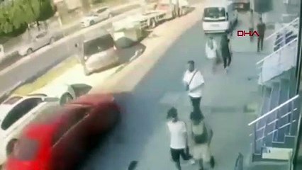 İstanbul'da güpegündüz gasp dehşeti kamerada