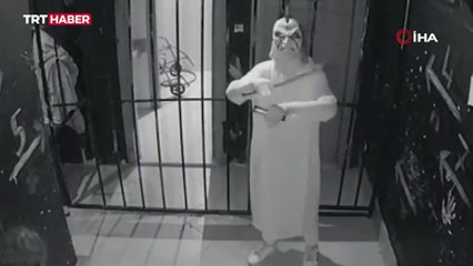 Korku evinde korkusundan bayıldı