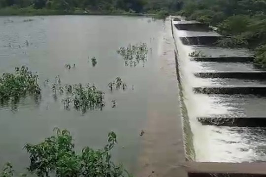VIDEO: सिलीसेढ़ झील से चलने लगी 4 इंच चादर, जयसमंद बांध पहुंच रहा पानी