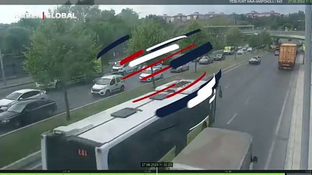 İstanbul'da feci kaza! Tır, İETT otobüsünün üzerine devrildi: Yaralılar var