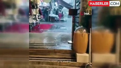 İstanbul'da sağanak yağış: Mısır Çarşısı'nı su bastı