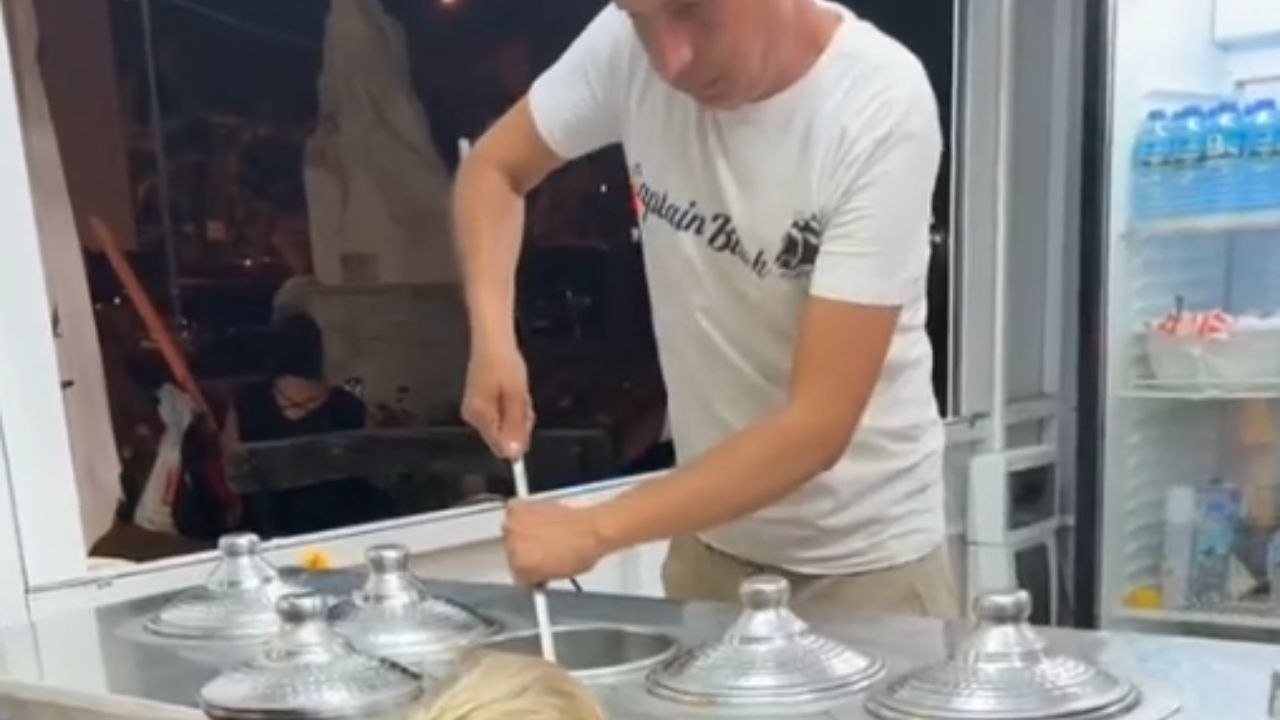 Turkish ice cream seller brings joy to little boy on family holiday in Turkey