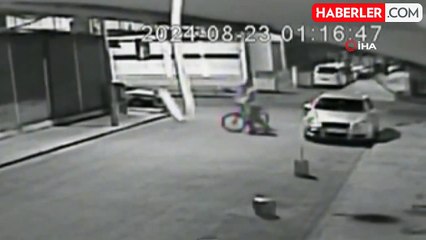 Batman'da otomobilden hırsızlık kamerada...Çaldığı cihazlarla bisikletine binip kaçtı