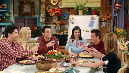 Gli oggetti cult di Friends (tra cui il divano del Central Perk) all’asta