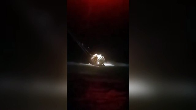 Una barca a vela si incaglia sugli scogli a San Foca, nel Salento: i due turisti a bordo tratti in salvo con elicottero