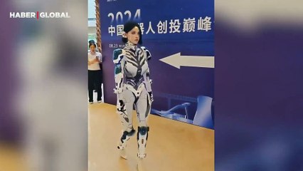 Çin, insansı kadın robotlarını böyle tanıttı