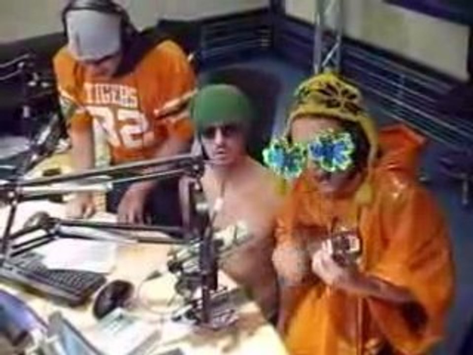 Le Uku du Friday feat_ O_Connell S01E11 Blur - Song 2