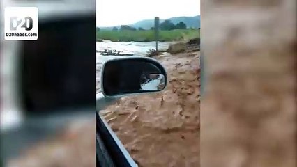 Yağmur sonrası sel yolları kapladı