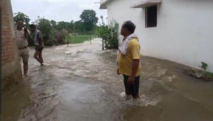 जल भराव की समस्या लेकर सुबह-सुबह कलेक्टर आवास पहुंचे दो दर्जन ग्रामीण