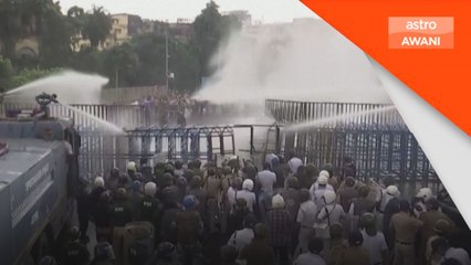 Polis guna meriam air, gas pemedih surai himpunan