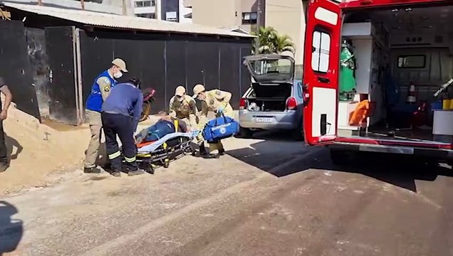 Trabalhador é socorrido após cair de três metros de altura no Parque São Paulo