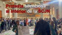 Protesta silenciosa de trabajadores al interior de la SCJN