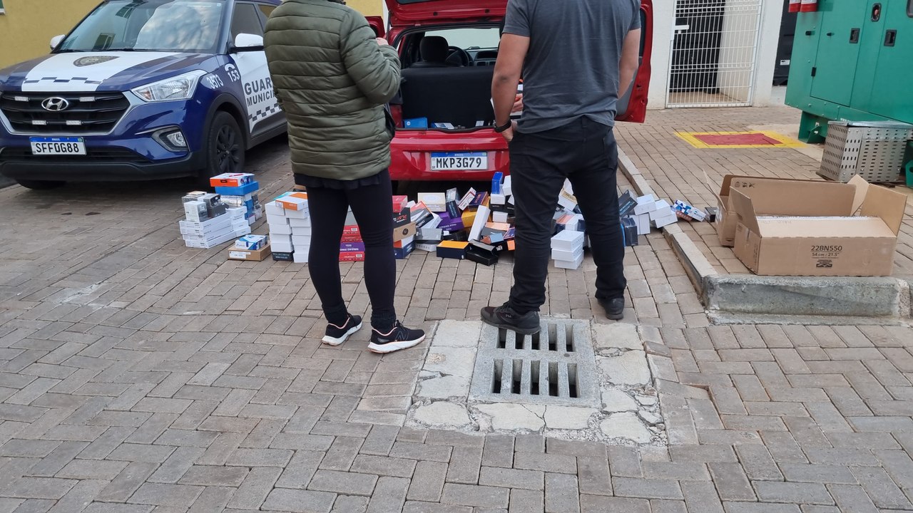 Dupla é detida com vários celulares, relógios e produtos eletrônicos na BR 277 em Cascavel