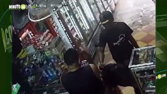 Muy liso' Un comerciante en Quibdó no se dejó robar, capturó y le quitó el arma al ladrón