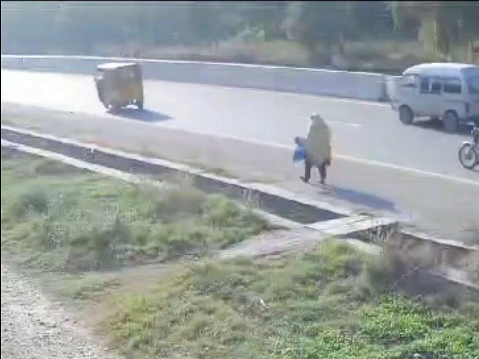 Accident CCTV .. . Woman hit by Car