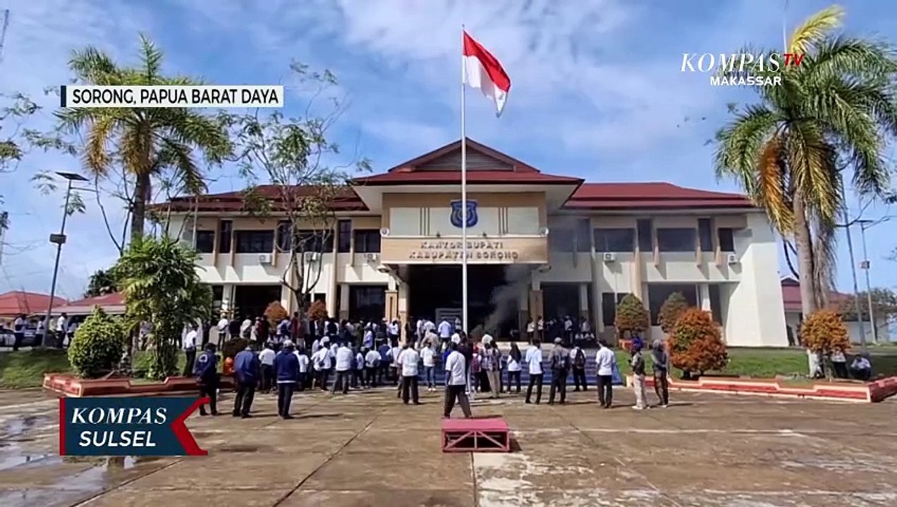 Aksi Tenaga Honorer Tuntut Jadi PNS