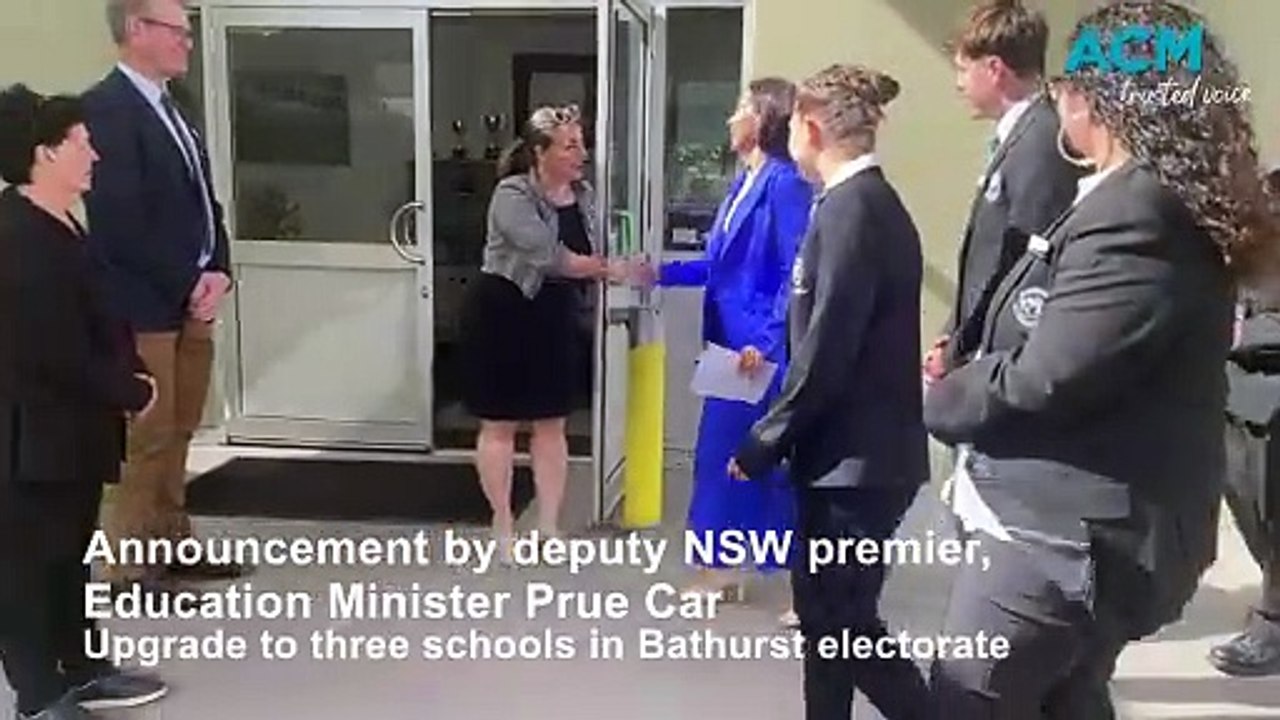 Prue Car makes announcement at Kelso High