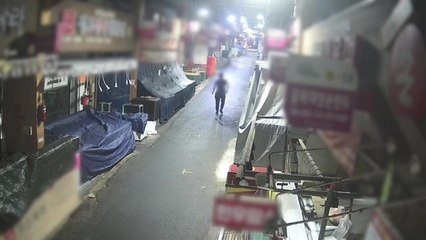 [영상] 불 꺼진 가게 근처를 '어슬렁어슬렁' 전통시장만 노린 절도범 체포 / YTN
