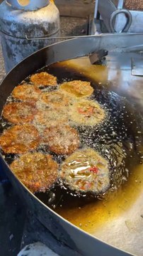 Famous Chapli Kabab Of Mall Road Murree | Takht Bhai Chapli Kabab | Murree Mall Road Street Food