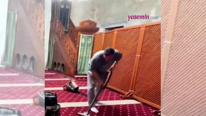 Mesut Özil Üsküdar'da cami temizlerken görüntülendi
