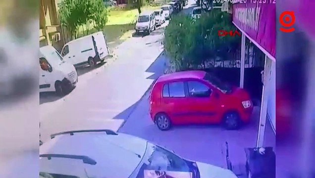 Ümraniye’de polisten kaçan şüphelinin kaza yaptığı anlar kamerada