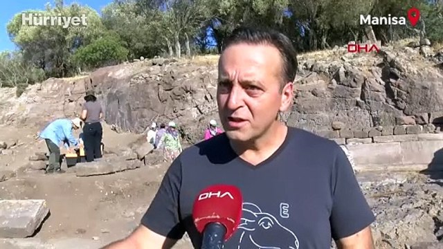 Aigai Antik Kenti'nde 2 bin 700 yıllık antik kentte tarihe ışık oluyorlar