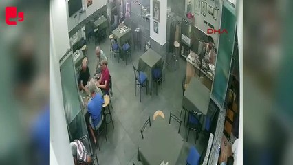 Elleri cebinde gelip, husumetlisini bıçakladı