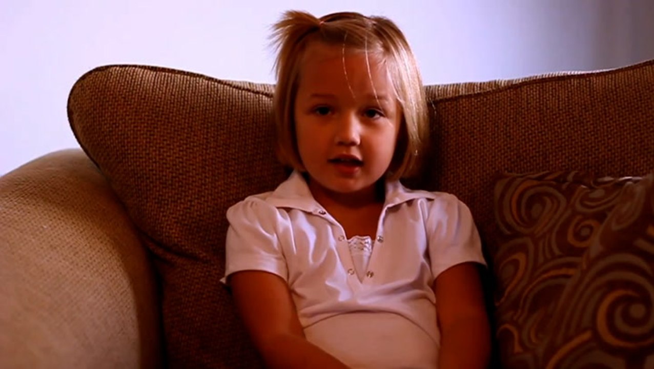 Father interviews his daughter on every first day of school from kindergarten to senior year
