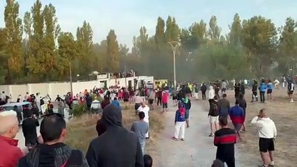 Un toro embiste a dos personas en el cuarto encierro de Cuéllar